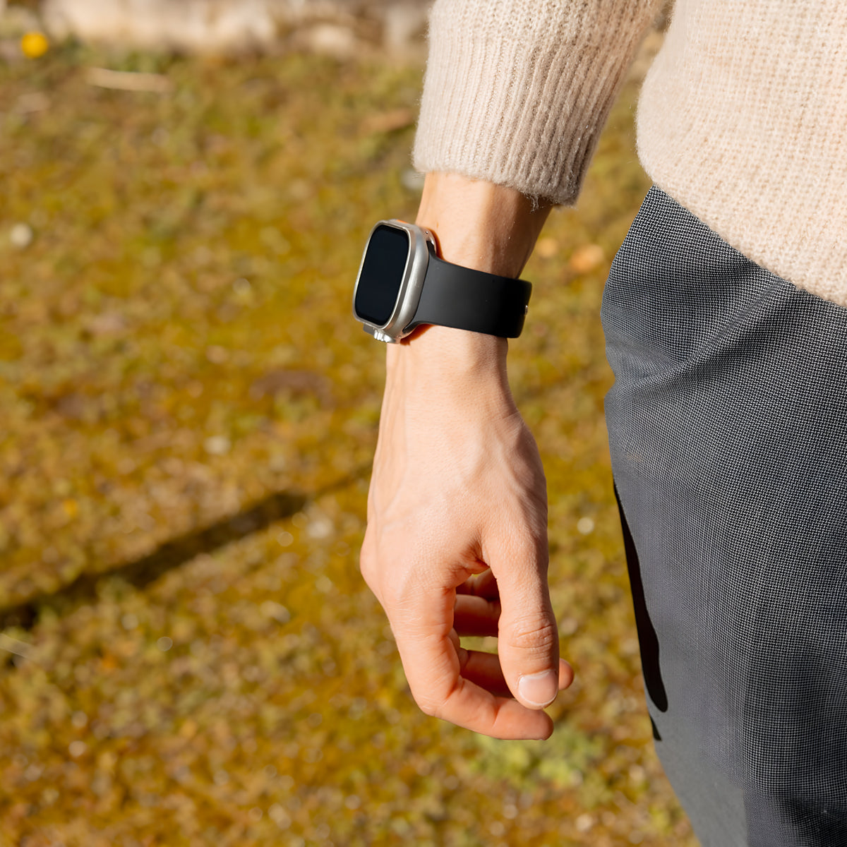 Sport-Silikonarmband Schwarz im Alltag
